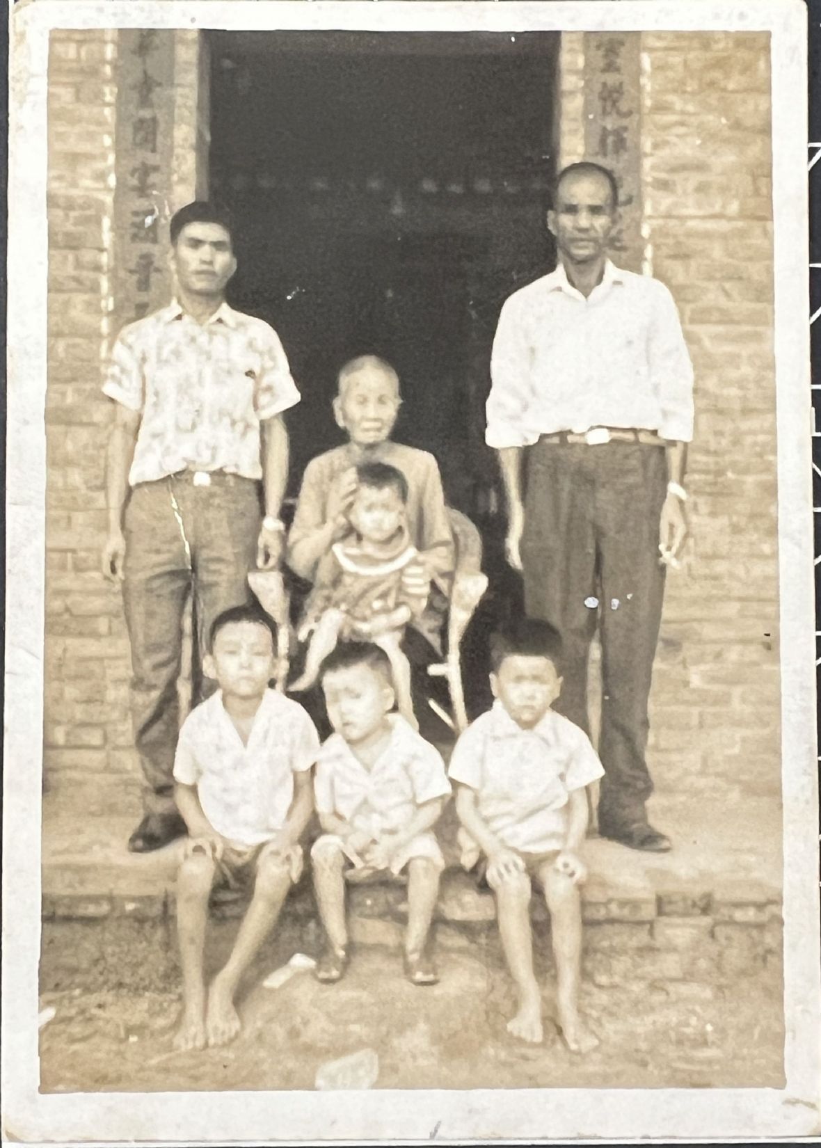 7.陳家在海埔客庄的四代同堂照。