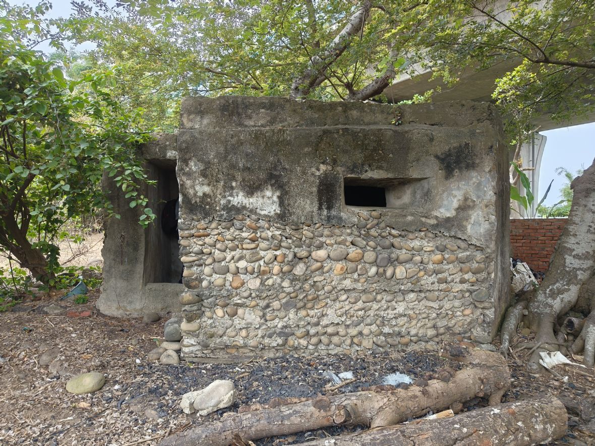 11.鄧屋後院的碉堡。