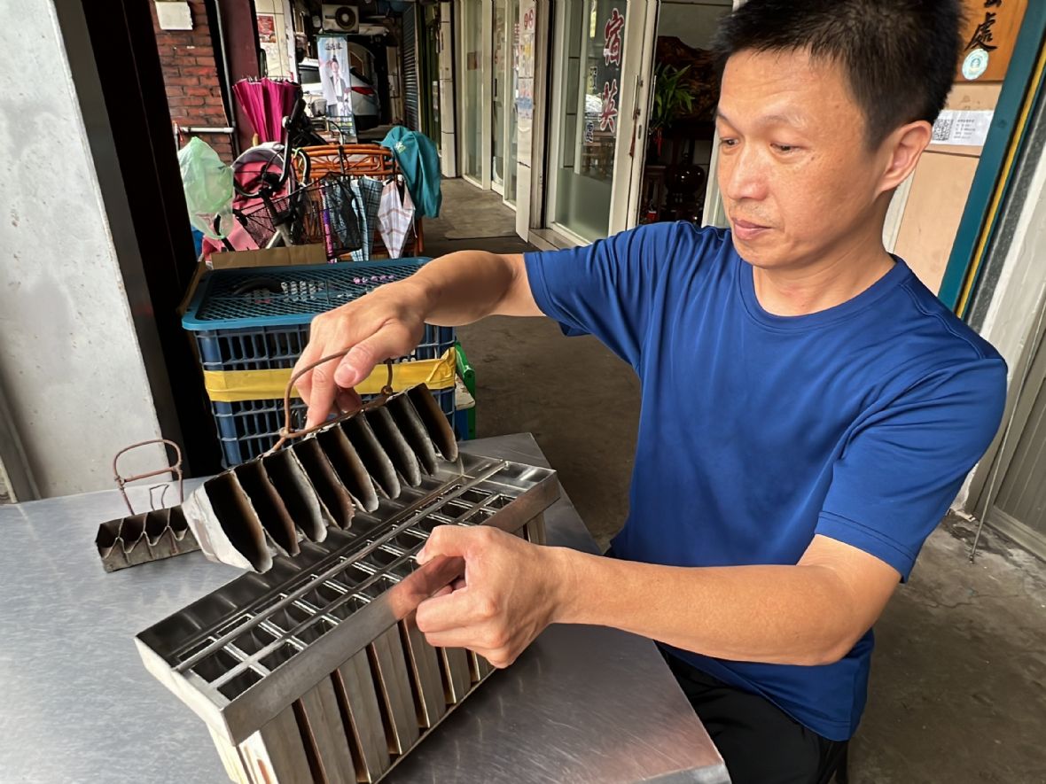 7.示範舀永杓用法。