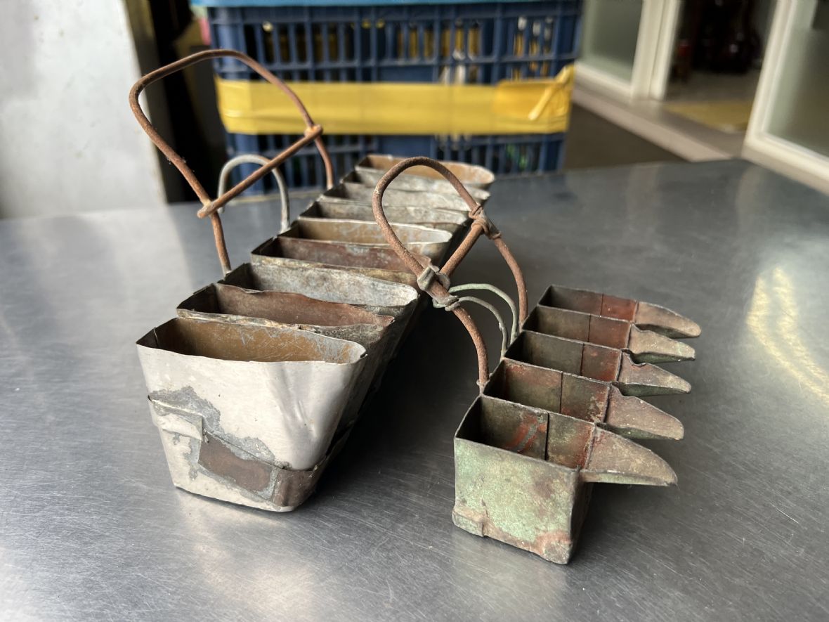 8.大小兩重尺寸的舀冰杓。