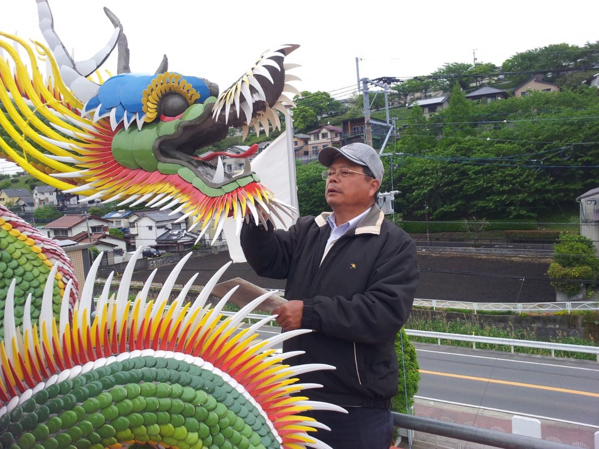 1.鄭盛宏剪黏工作照。鄭盛宏提供