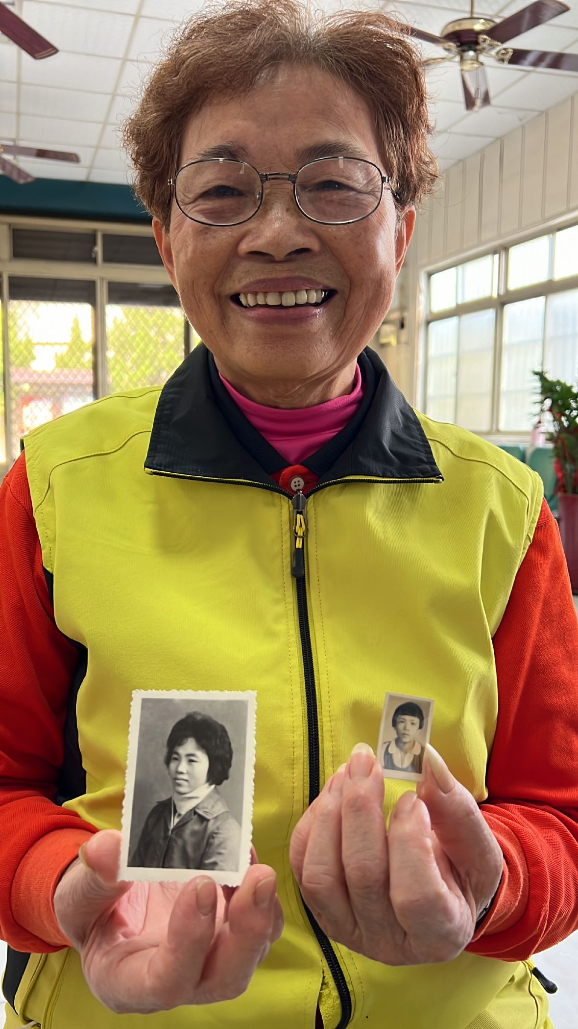 10.陳秀春保存2張少女時代照。