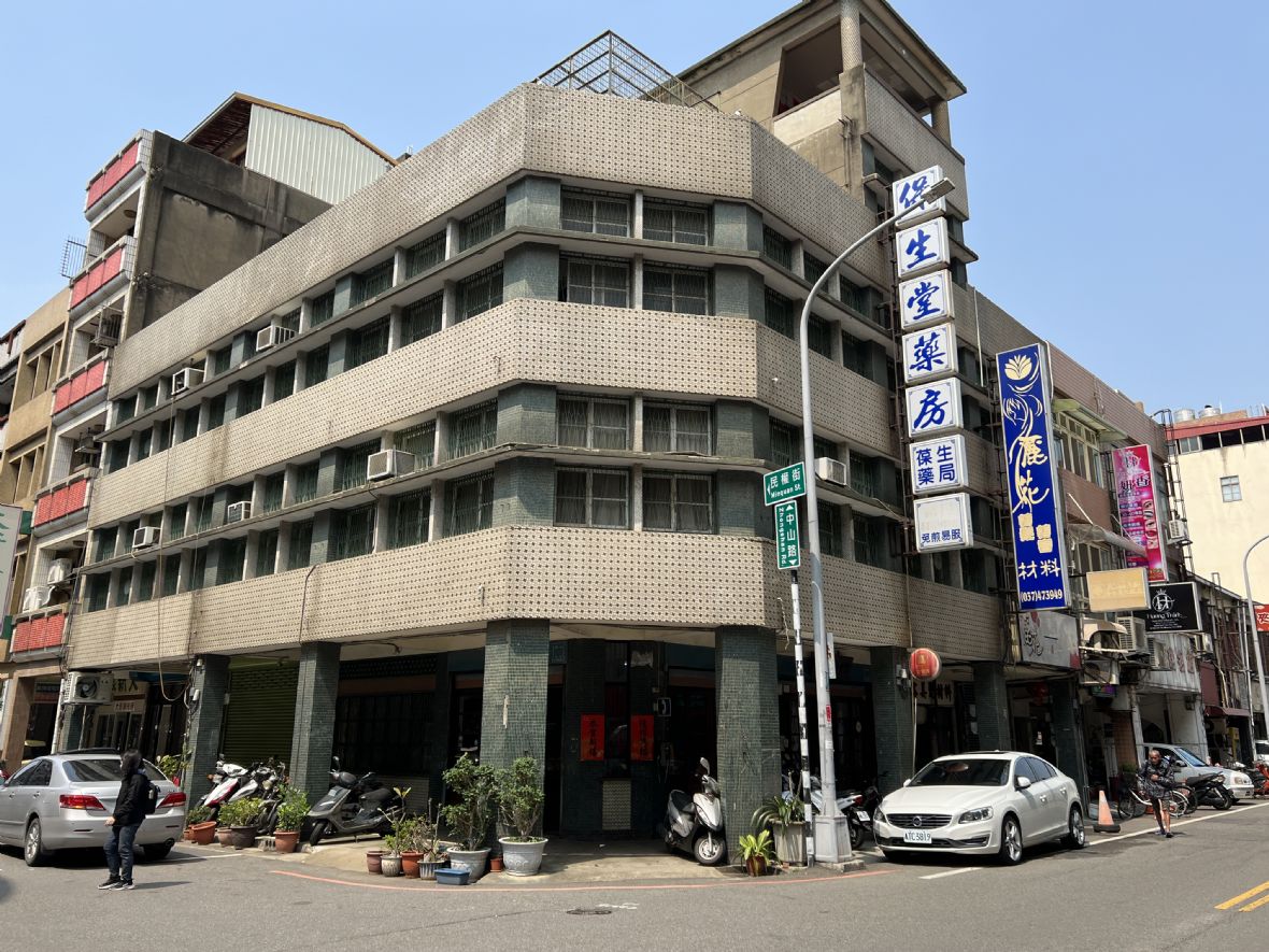 1. 保生堂藥房。