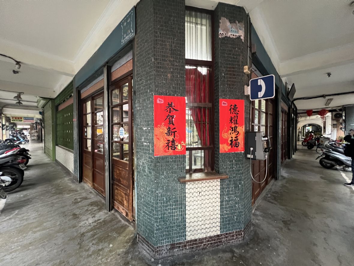 3. 保生堂夜間取藥窗口外部。