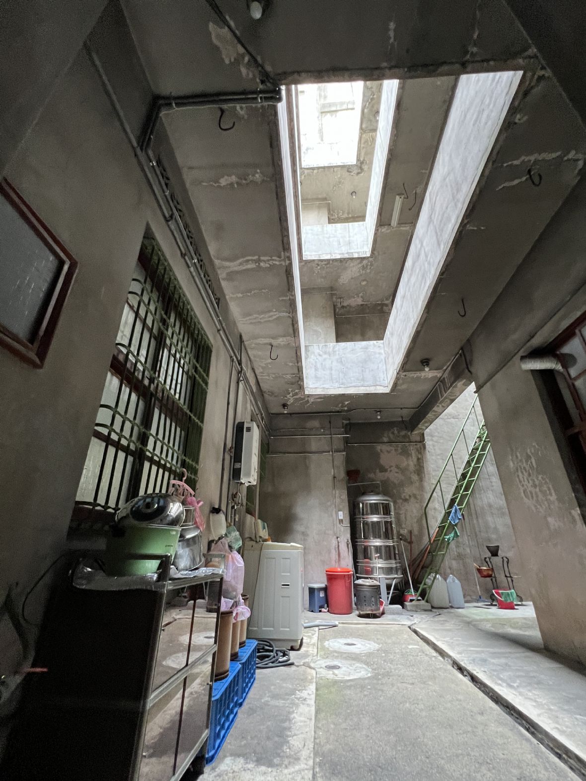 8.保生堂藥房的天井。