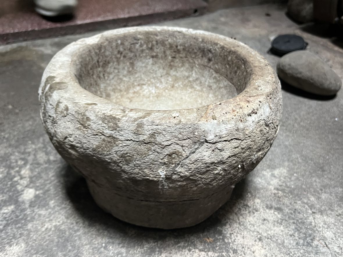 9.保生堂石藥臼。