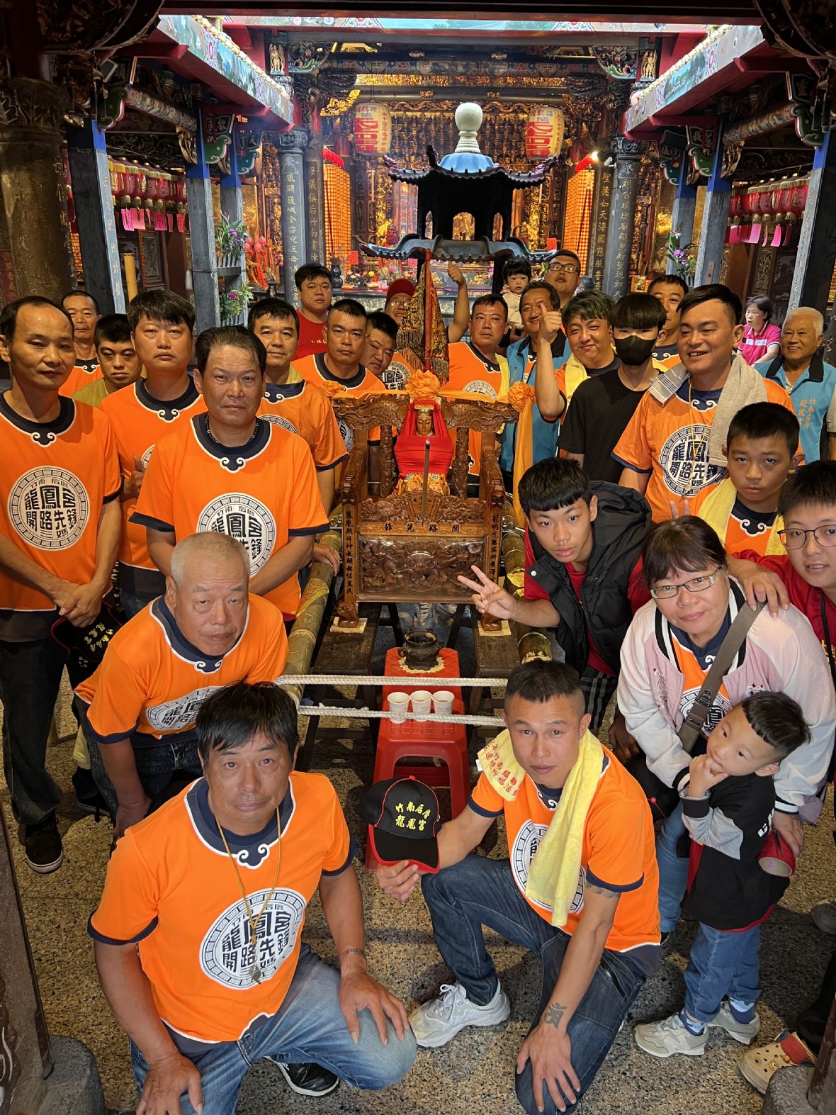 12.三媽先鋒轎班成員。