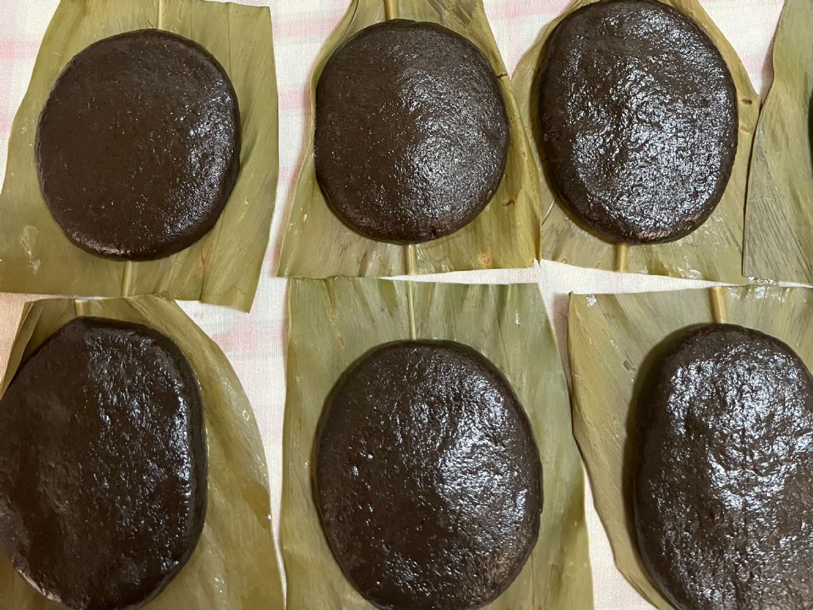 帶有青草藥香氣的牛舌粄（黃麗雲提供，2024）