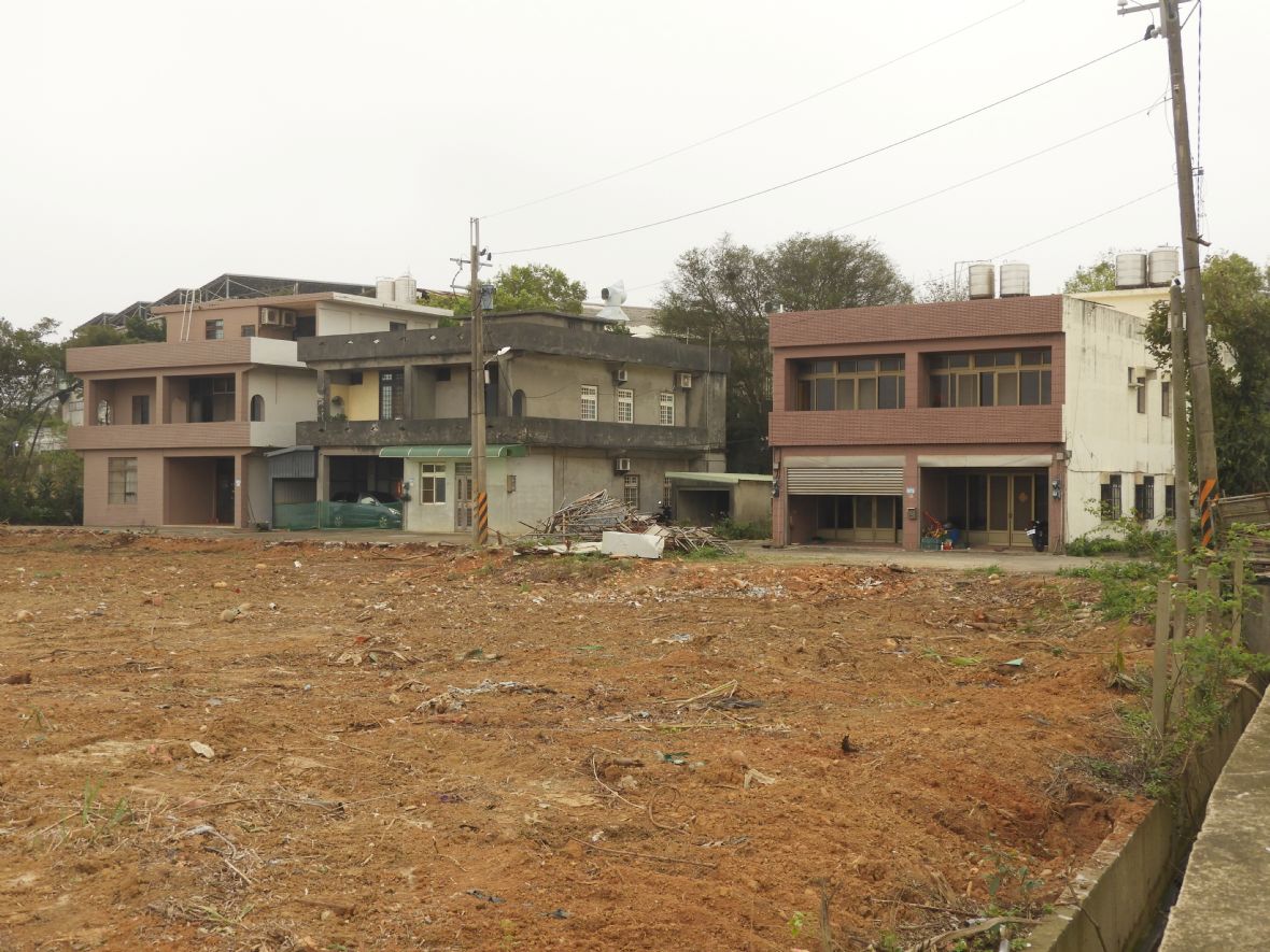 頂橫山小口陂下池東北側的住家（林鑫咸攝，2024）