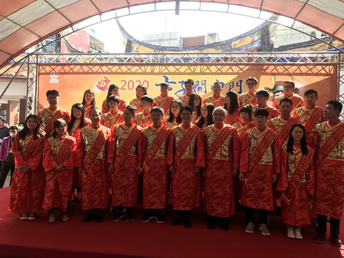圖6/士子開中門祭聖合影。（黃鼎松攝，2022）