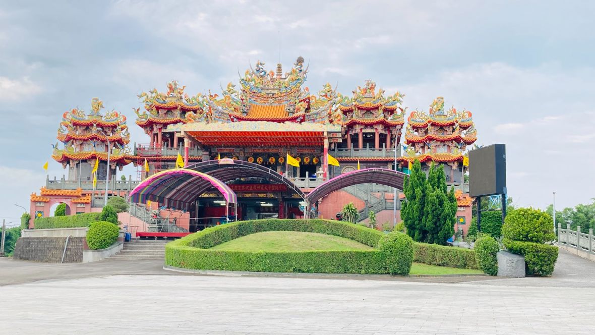 圖1/五穀宮蓋在彭祥瑤墓後，據聞形成金龜背印的風水。（林錫霞攝，2021）