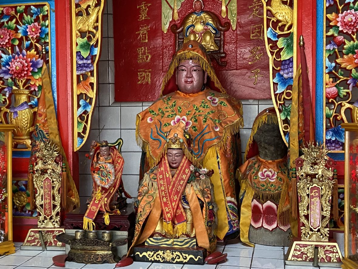 圖3南苗僑育街石哀祠神像。