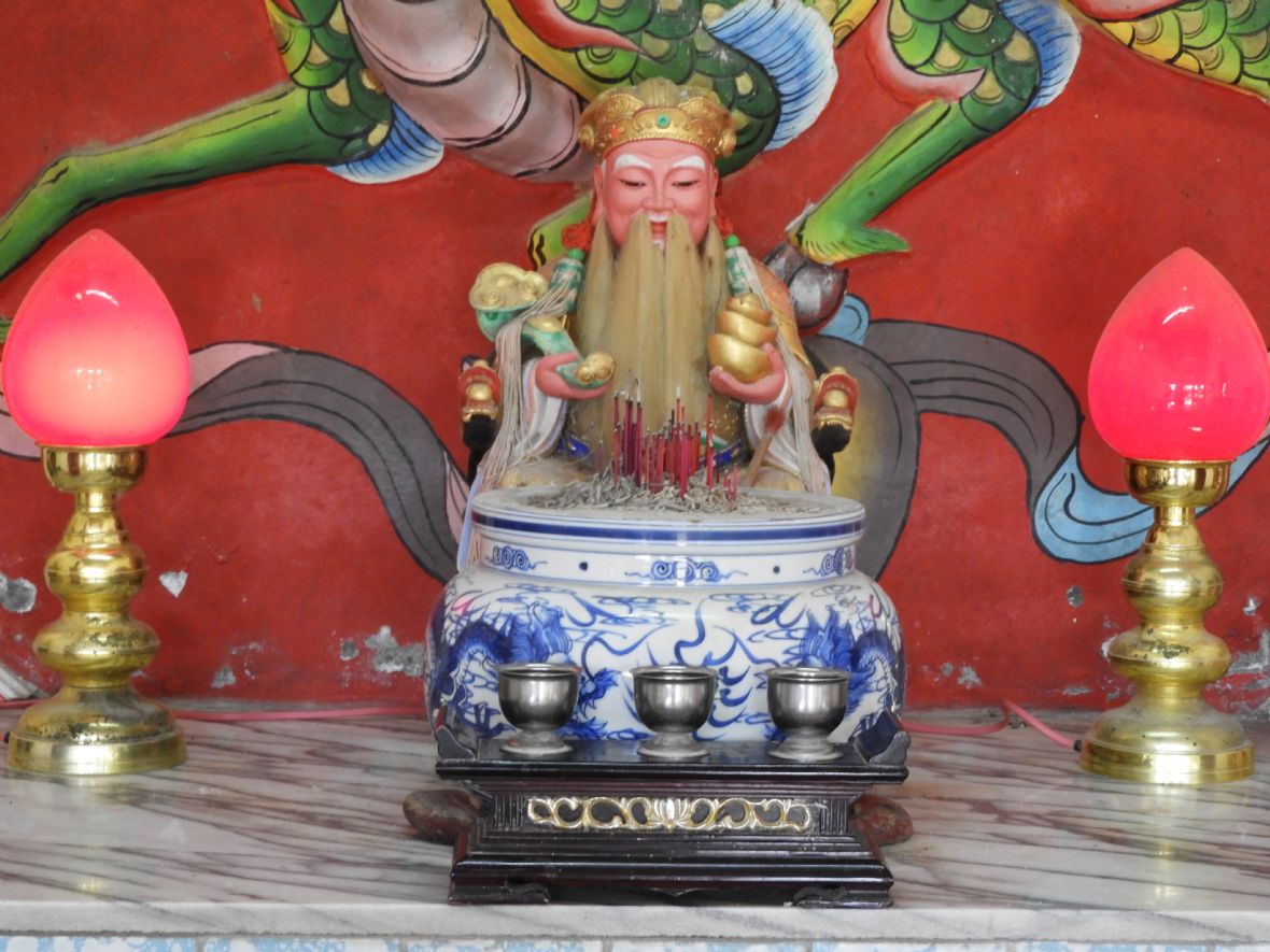 梁家奉祀的伯公神尊（林鑫咸攝，2023）