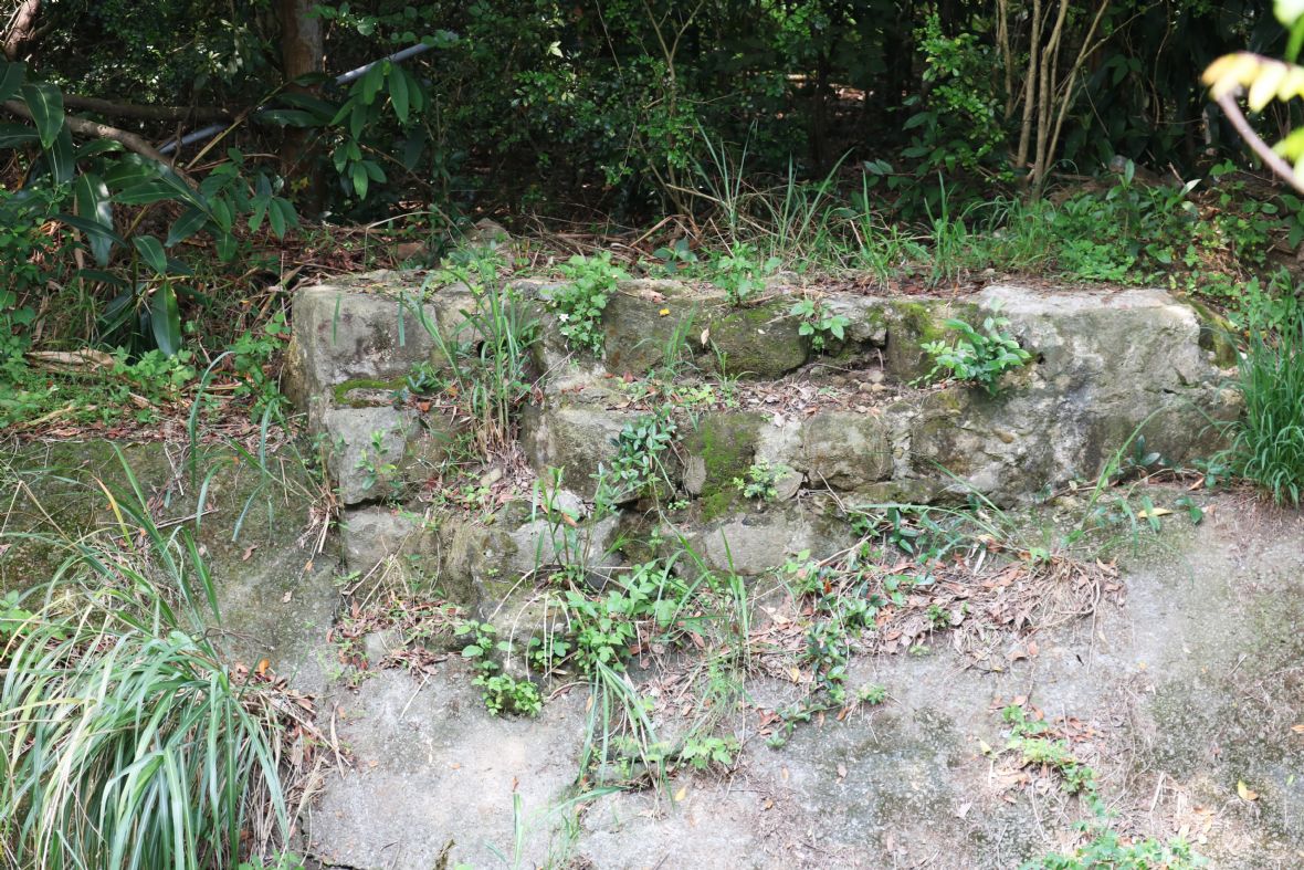 羊喜窩口火車路老橋墩西側橋墩殘跡