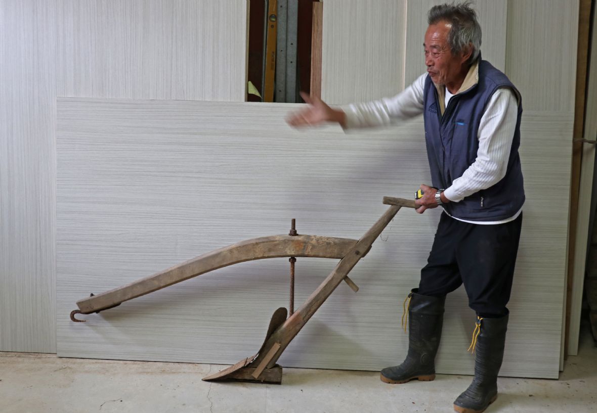 何啟鏞介紹犁的操作與使用