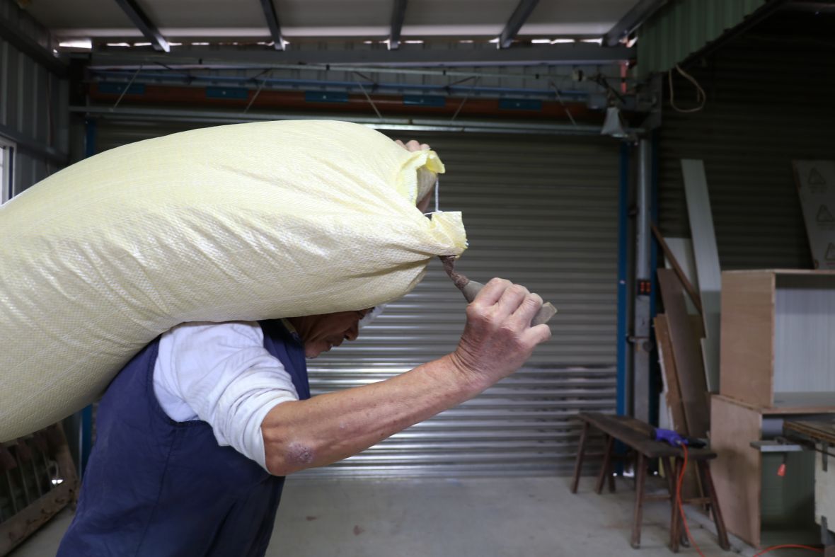 三爪耙的使用方式