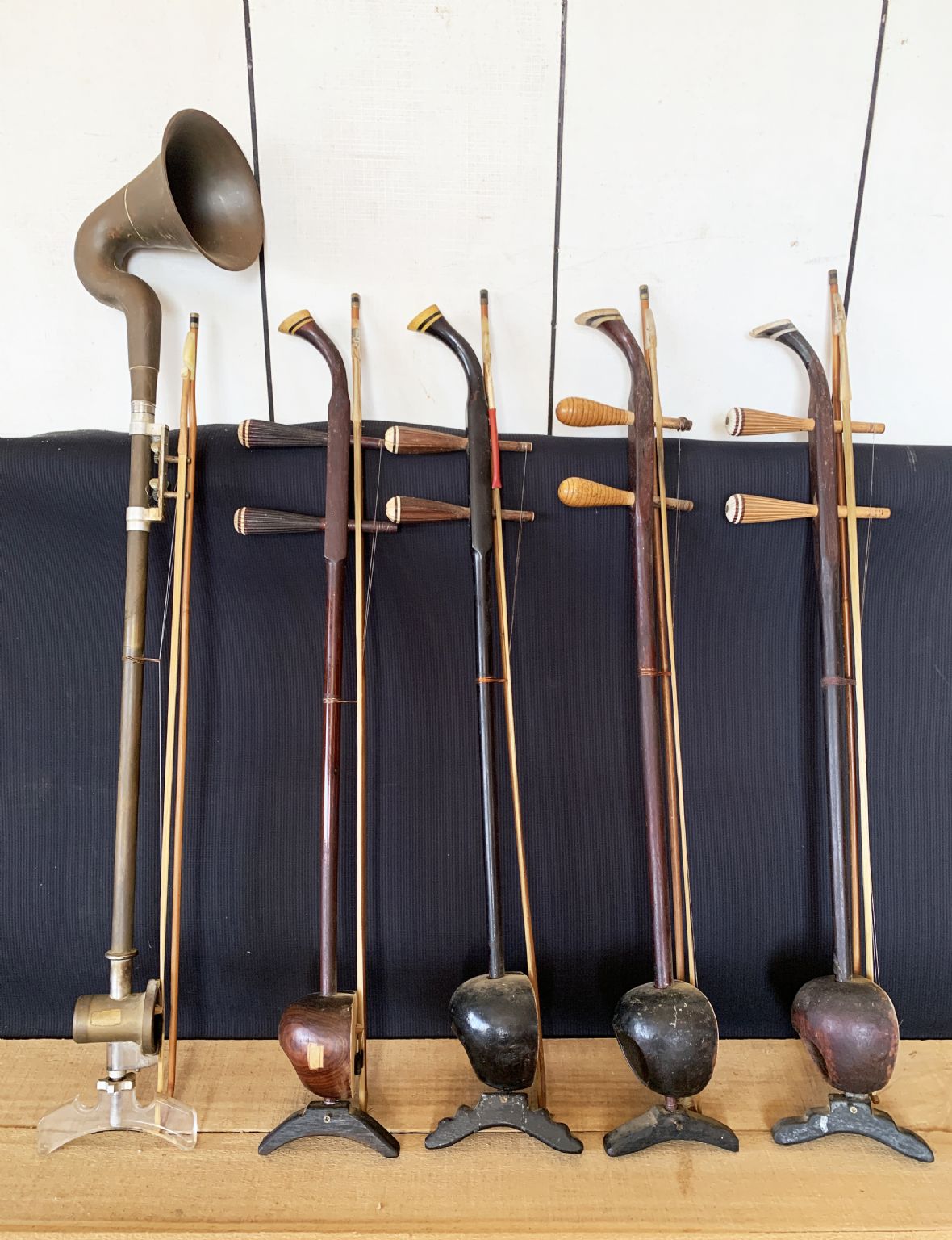 陳炳全製作的喇叭弦與椰胡