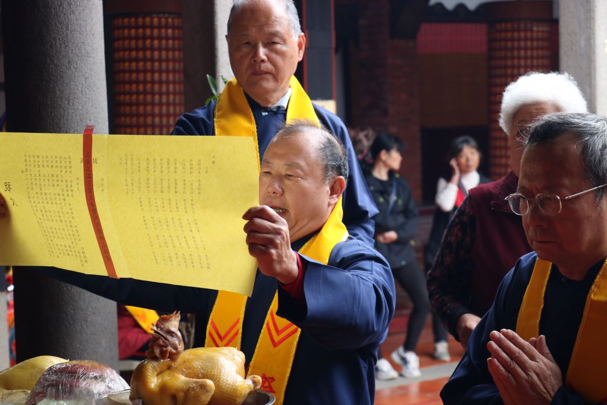 三官大帝下元水官聖誕千秋祭典引贊完成讀祝文儀式