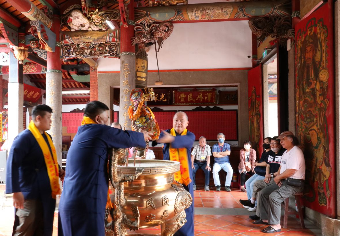 恭請天上聖母神像登壇前於天公爐過爐