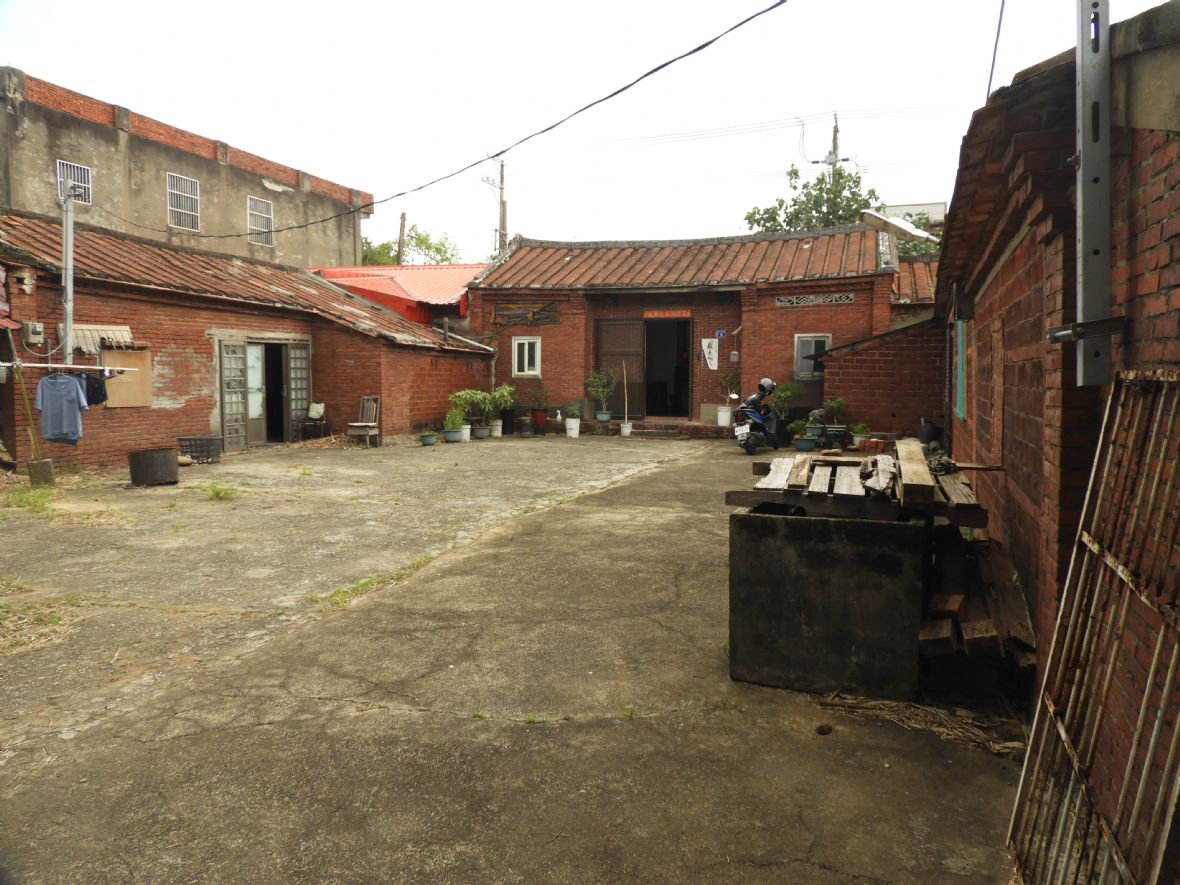 三和宮旁的劉姓家族（林鑫咸攝，2024）