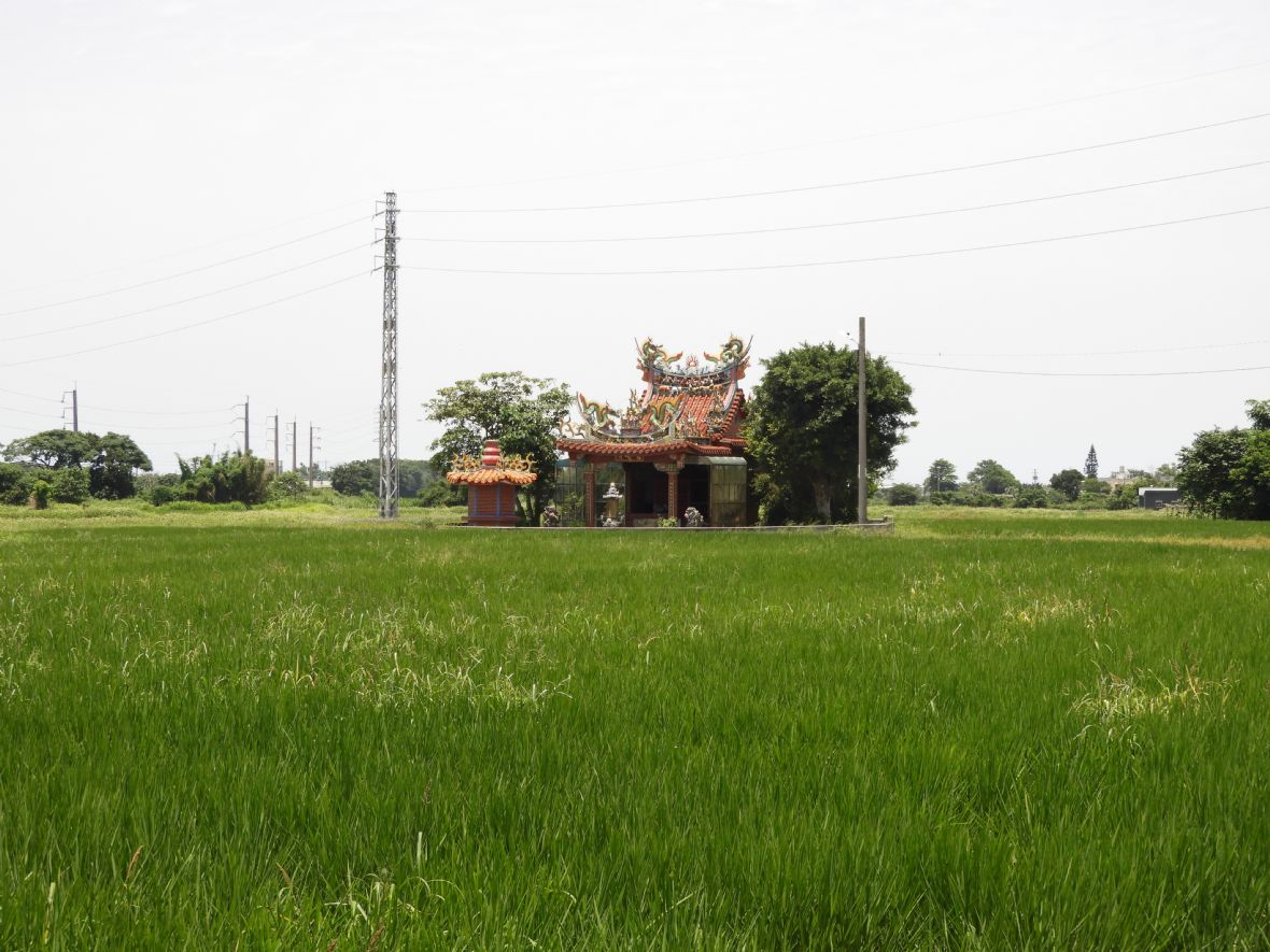照鏡湯屋的福德祠（林鑫咸攝，2024）