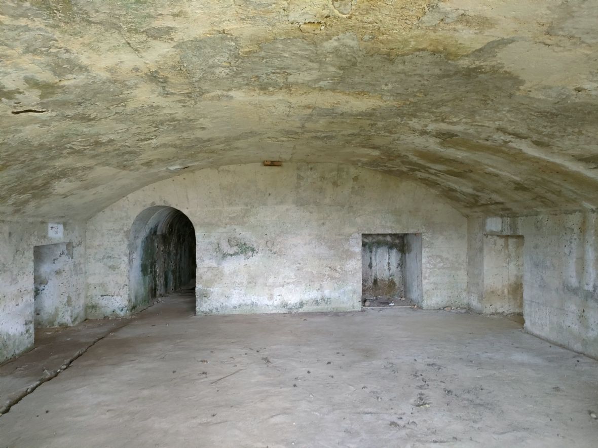 坑子口碉堡內部