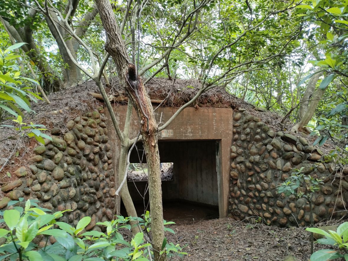 波羅汶圓山戰備道北側北110-032碉堡