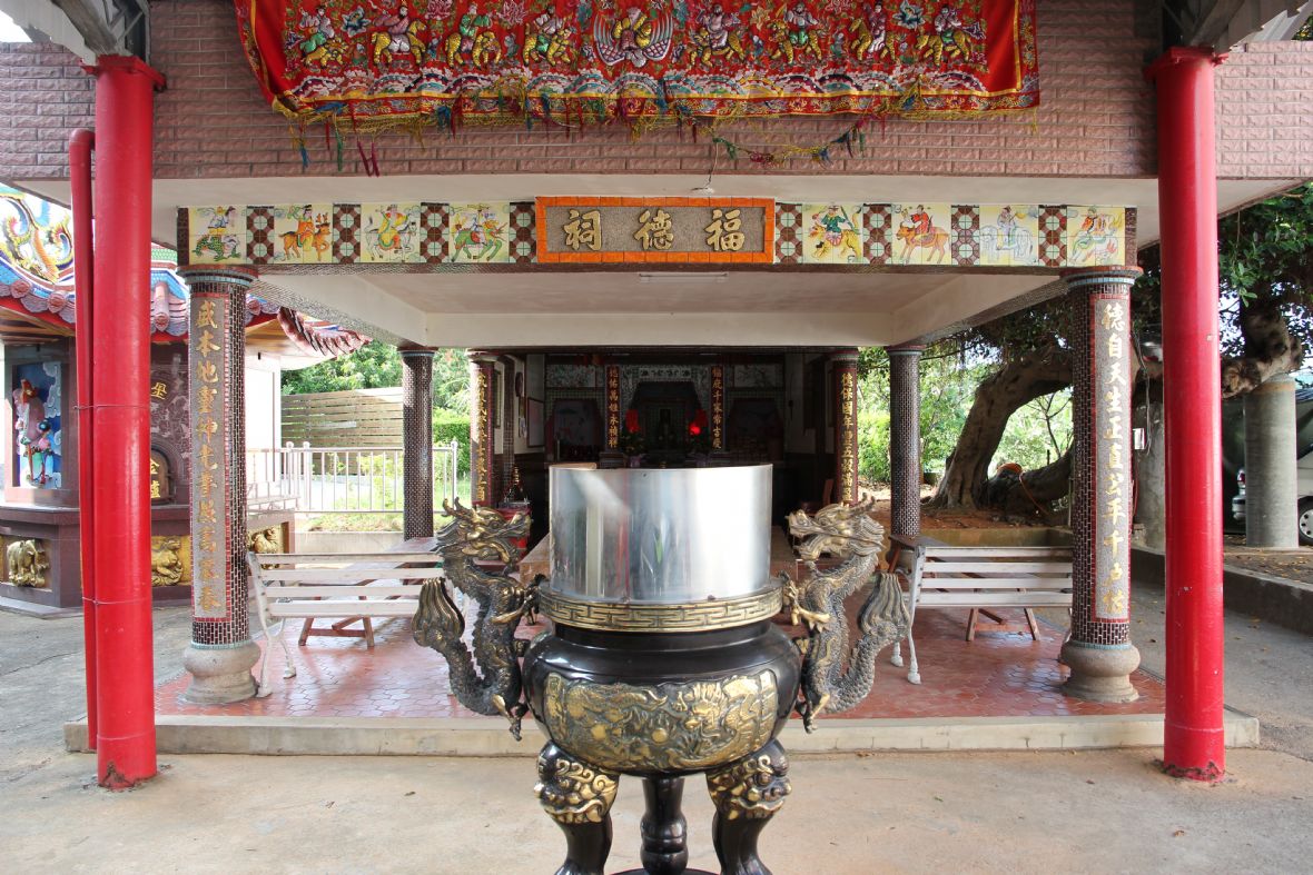 上德盛水頭伯公廟位於德盛溪攔河堰旁是德盛村的水源頭