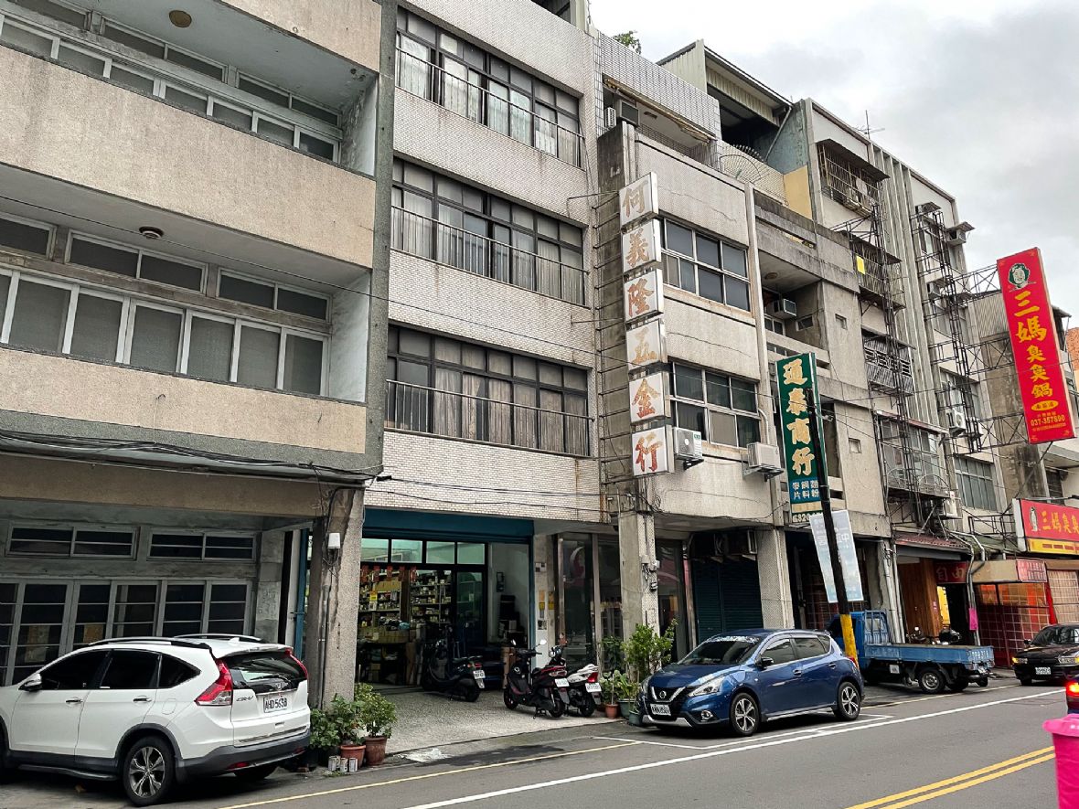 圖5何銀衡於中正路934號開立何義隆五金行。劉勝鈺攝，2022）