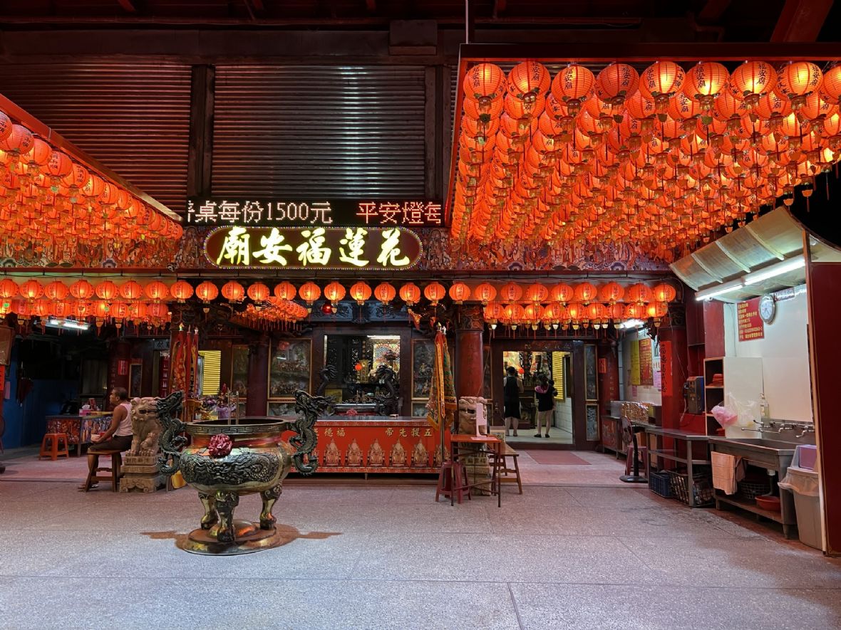 和平路與廣東街口的花蓮福安廟（張永明攝，2024）
