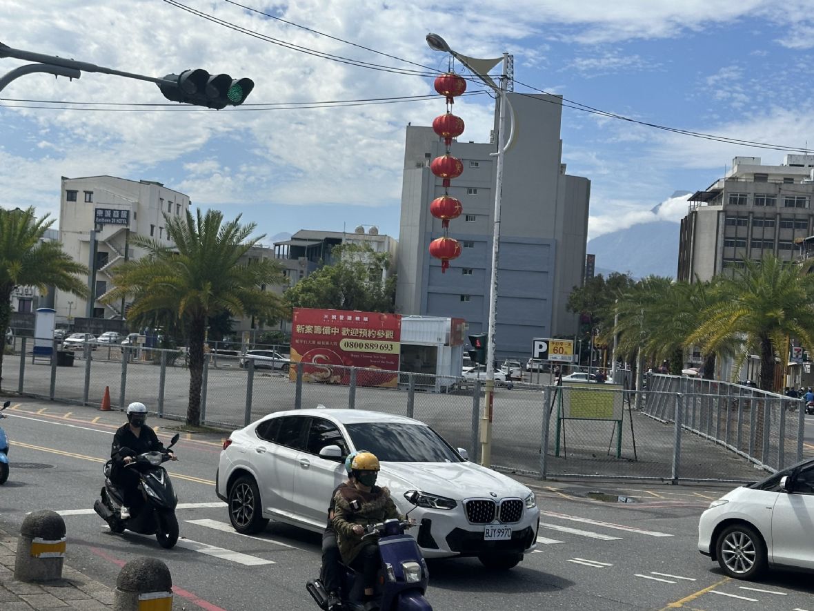 花蓮0206地震，統帥飯店震後拆除，現址轉為新建案用地（曾純純攝，2024）