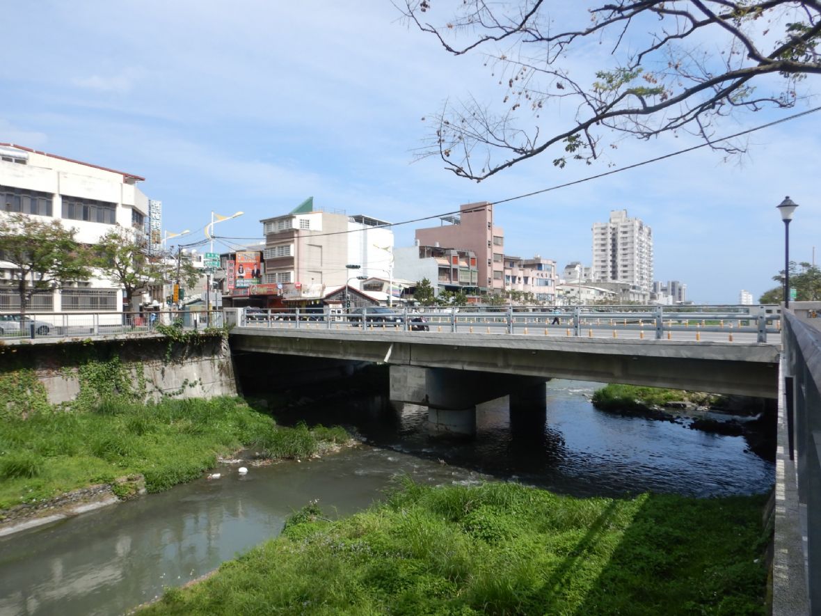 仁里橋原稱半邊橋，為有明庄通往南埔的重要橋樑（傅立誠攝，2024）
