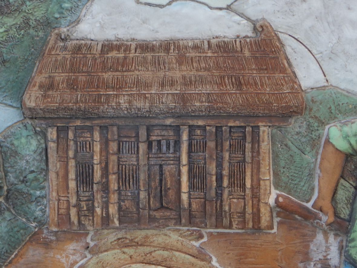 三開間竹木構屋陶板，再現傳統客家建築樣貌（傅立誠攝，2024）