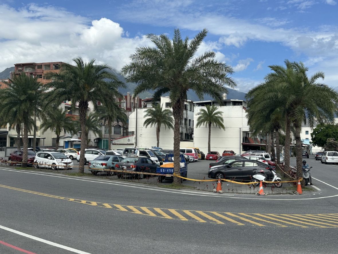 原雲門翠堤大樓震後拆除，現址改為臨時停車場（曾純純攝，2024）