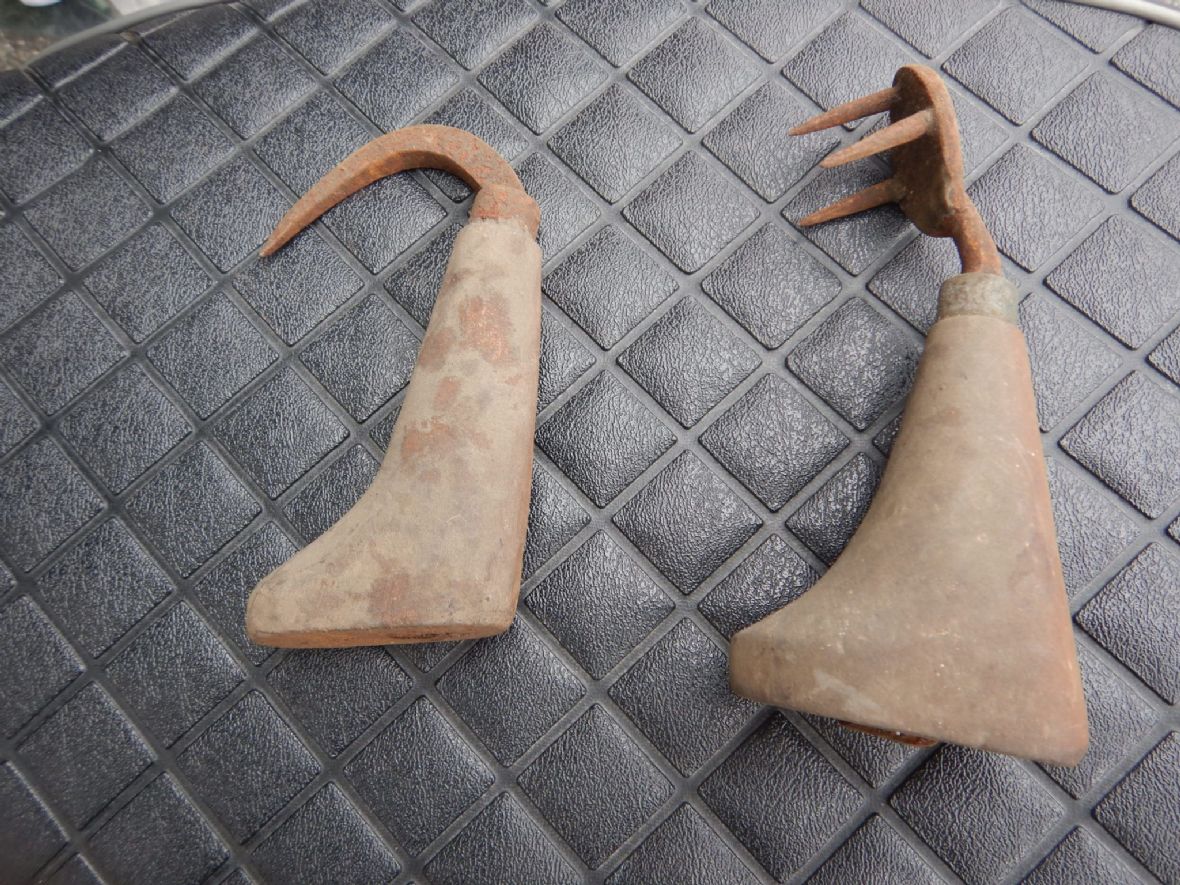 穀搭仔（右）與抓釘（黃桂英提供，曾純純攝，2024）