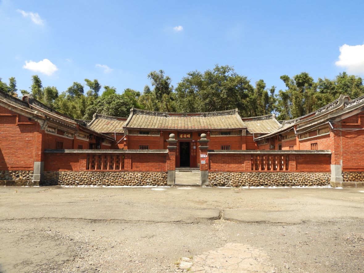 大崙庄明德居黃屋夥房（林鑫咸攝，2024）