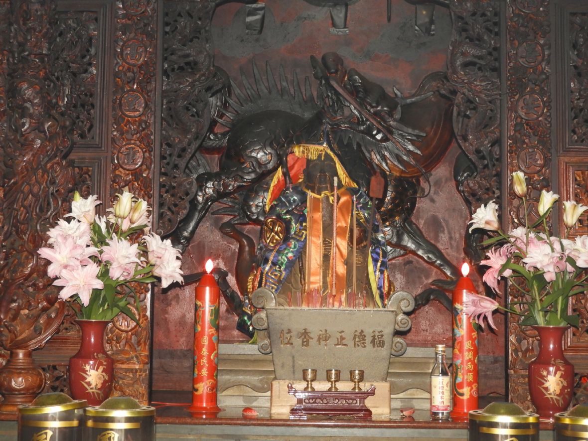過嶺庄水頭石雕伯公神尊（林鑫咸攝，2024）