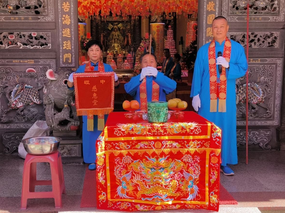 慈惠堂三獻古禮之降神/中壢慈惠堂提供
