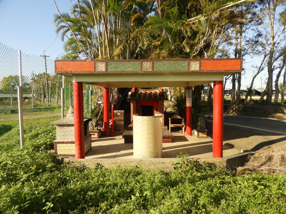 芝芭里庄大庄底伯公廟的拜亭（林鑫咸攝，2026）